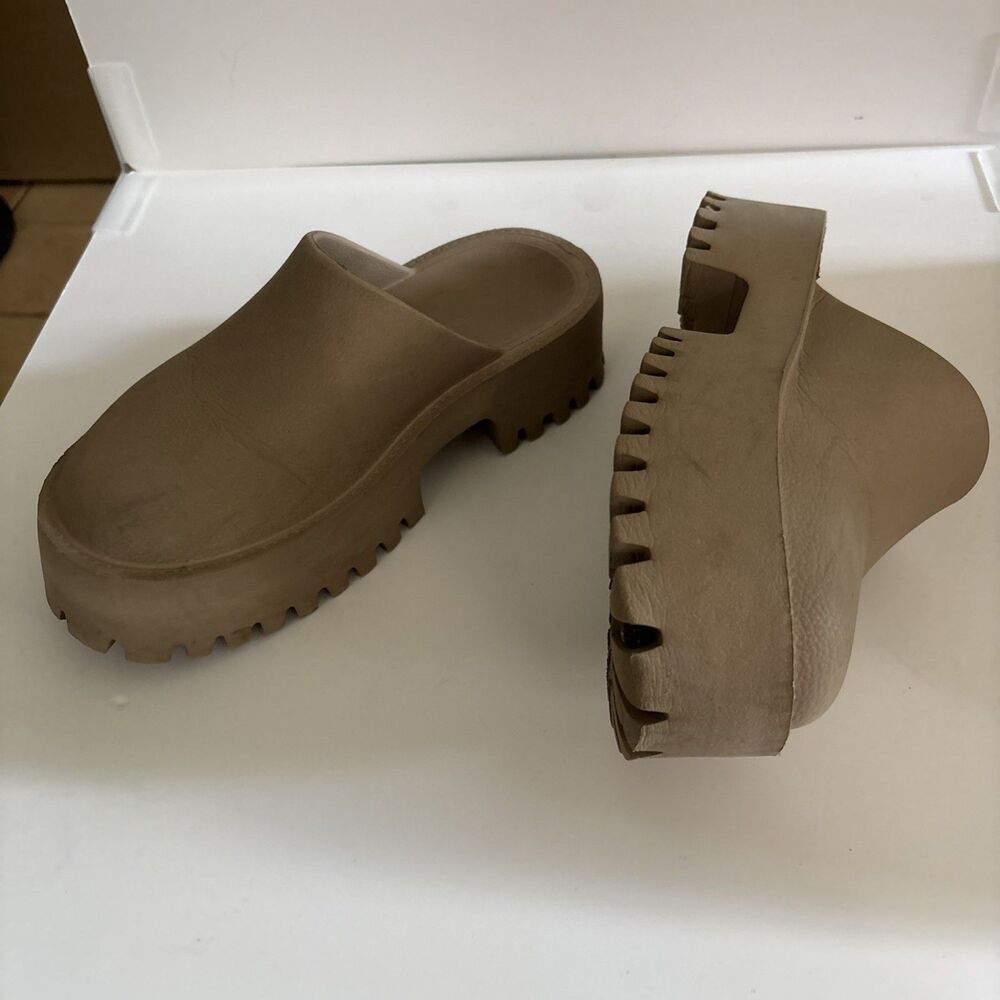Jeffrey Campbell Clogge Chunky Clog Sz 39 (8) Taupe Beige